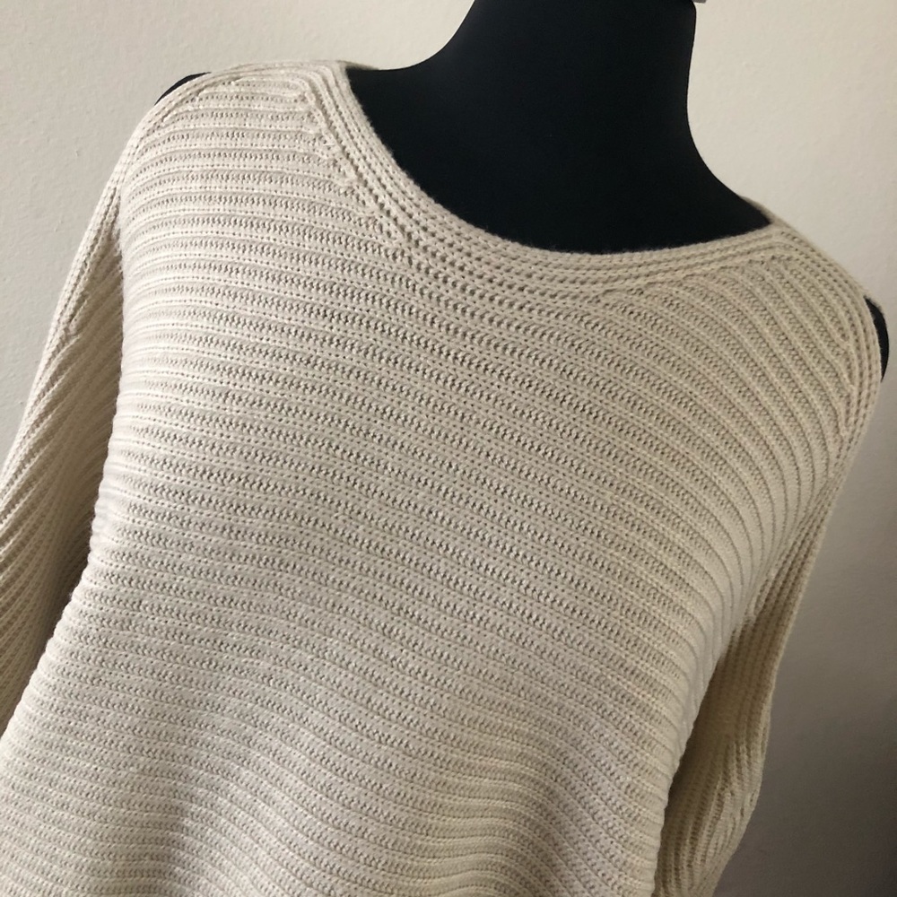 KYEMI | Oversize Cold Shoulder Batwing Sweater - Picture 3 of 7